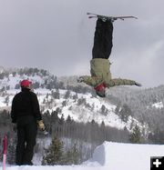 Zac Thompson inverted. Photo by Dawn Ballou, Pinedale Online.