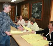 Getting his ballot. Photo by Dawn Ballou, Pinedale Online.