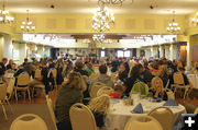 Big crowd. Photo by Dawn Ballou, Pinedale Online.
