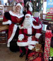 Mr & Mrs Claus. Photo by Dawn Ballou, Pinedale Online.