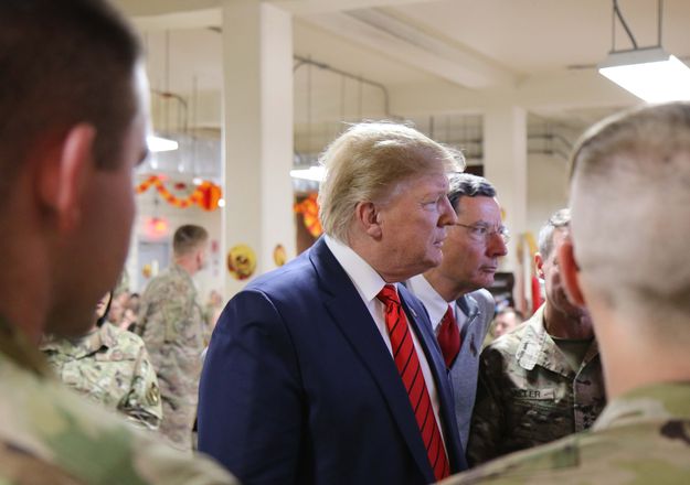 Talking to soldiers. Photo by Senator Barrasso's office.