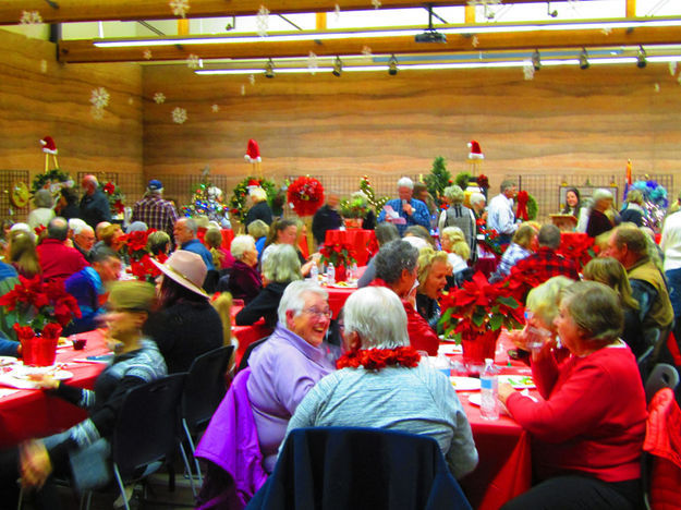 Big Crowd. Photo by Dawn Ballou, Pinedale Online.