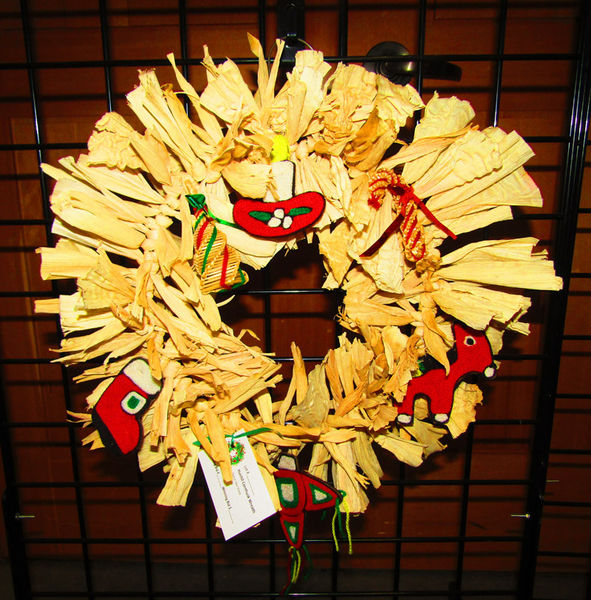 Huichil Cornhusk Wreath. Photo by Dawn Ballou, Pinedale Online.