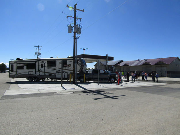 View from the side. Photo by Dawn Ballou, Pinedale Online.