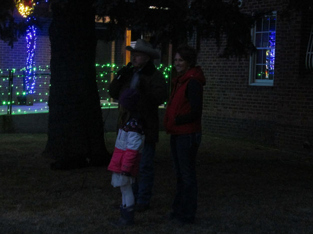 Tree lighting. Photo by Dawn Ballou, Pinedale Online.