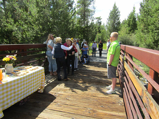 Family and friends. Photo by Dawn Ballou, Pinedale Online.