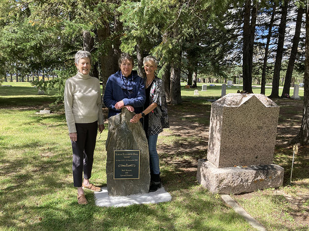 New Headstone for Sadie. Photo by Dawn Ballou, Pinedale Online.