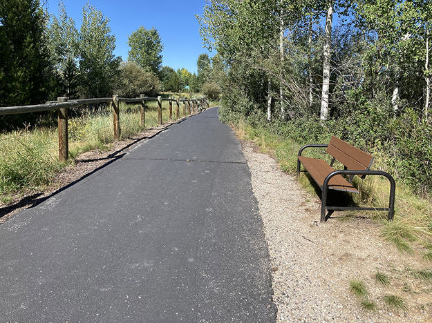 Pathway bench. Photo by Dawn Ballou, Pinedale Online.